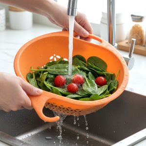 Multipurpose Plastic Kitchen Strainer Bowl with Hook Handle (1 Pc)