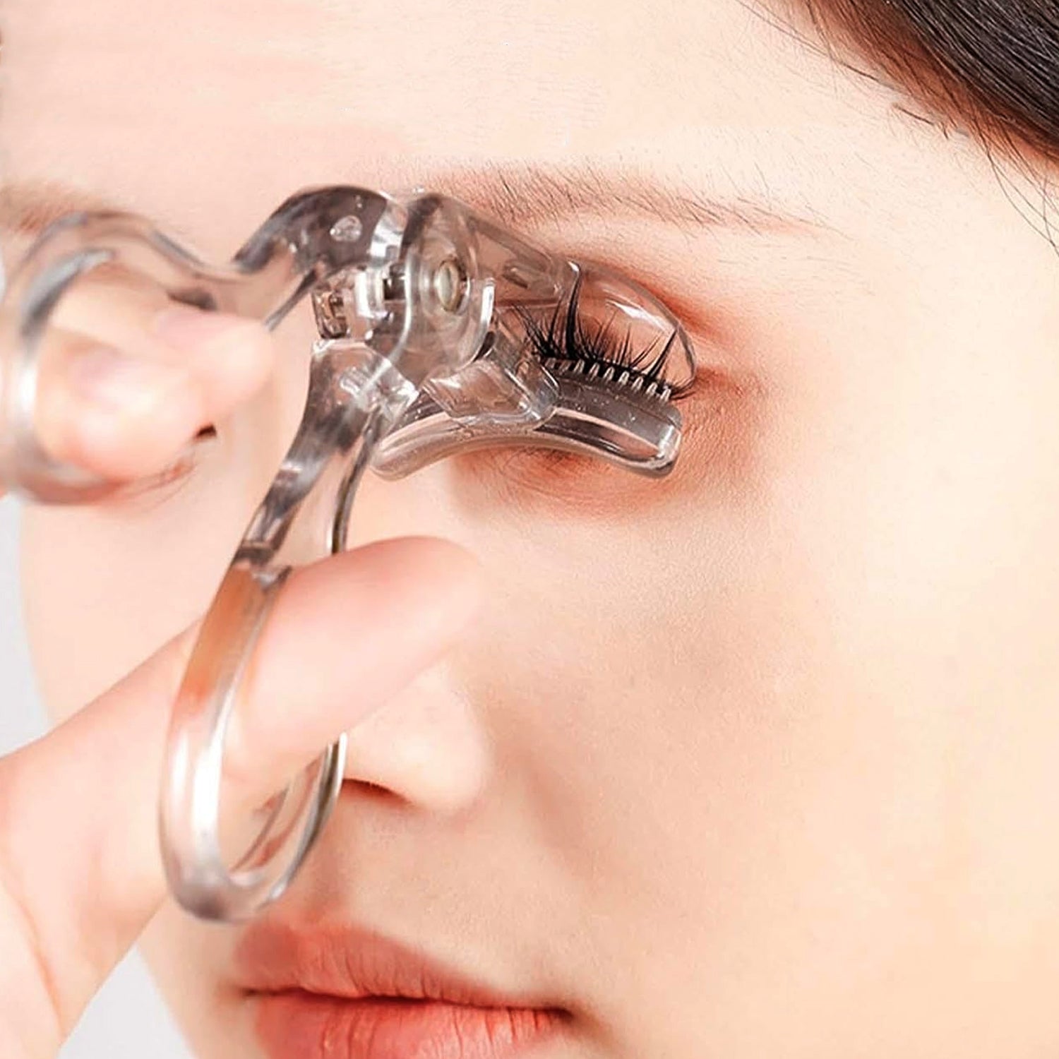 Classic Plastic Eyelash Curler (1 Pc) - Image 3