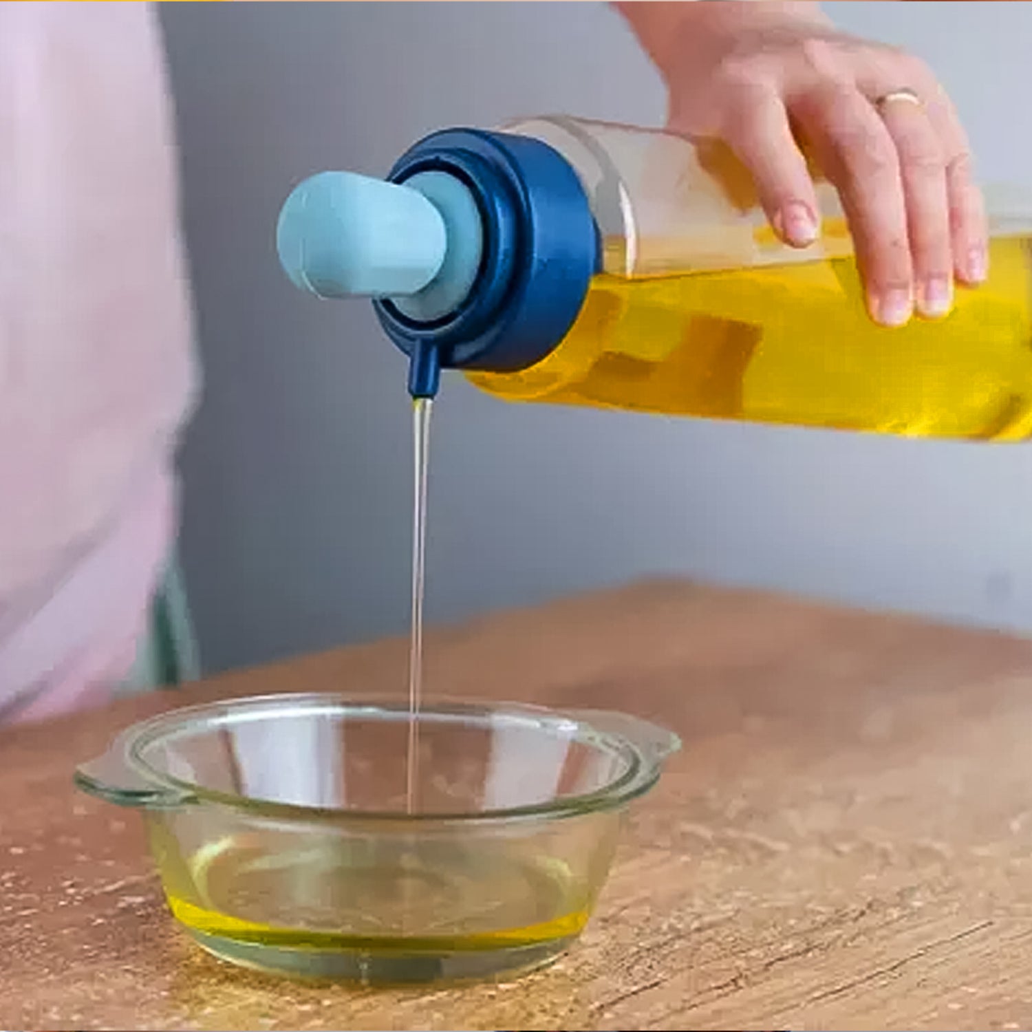 2 in 1 Transparent Oil Dispenser with Silicone Oil Dropper Nozzle (1 Pc / With Brush / 1 Ltr)