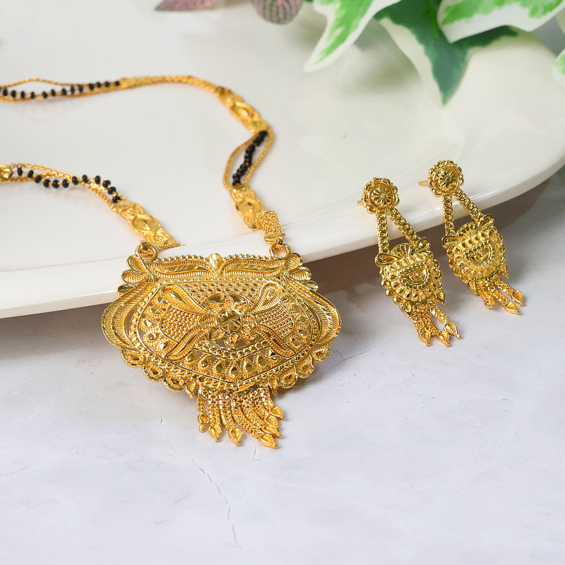 Designer Maharashtrian Mangalsutra Set – Elegant Pendant with Matching Earrings