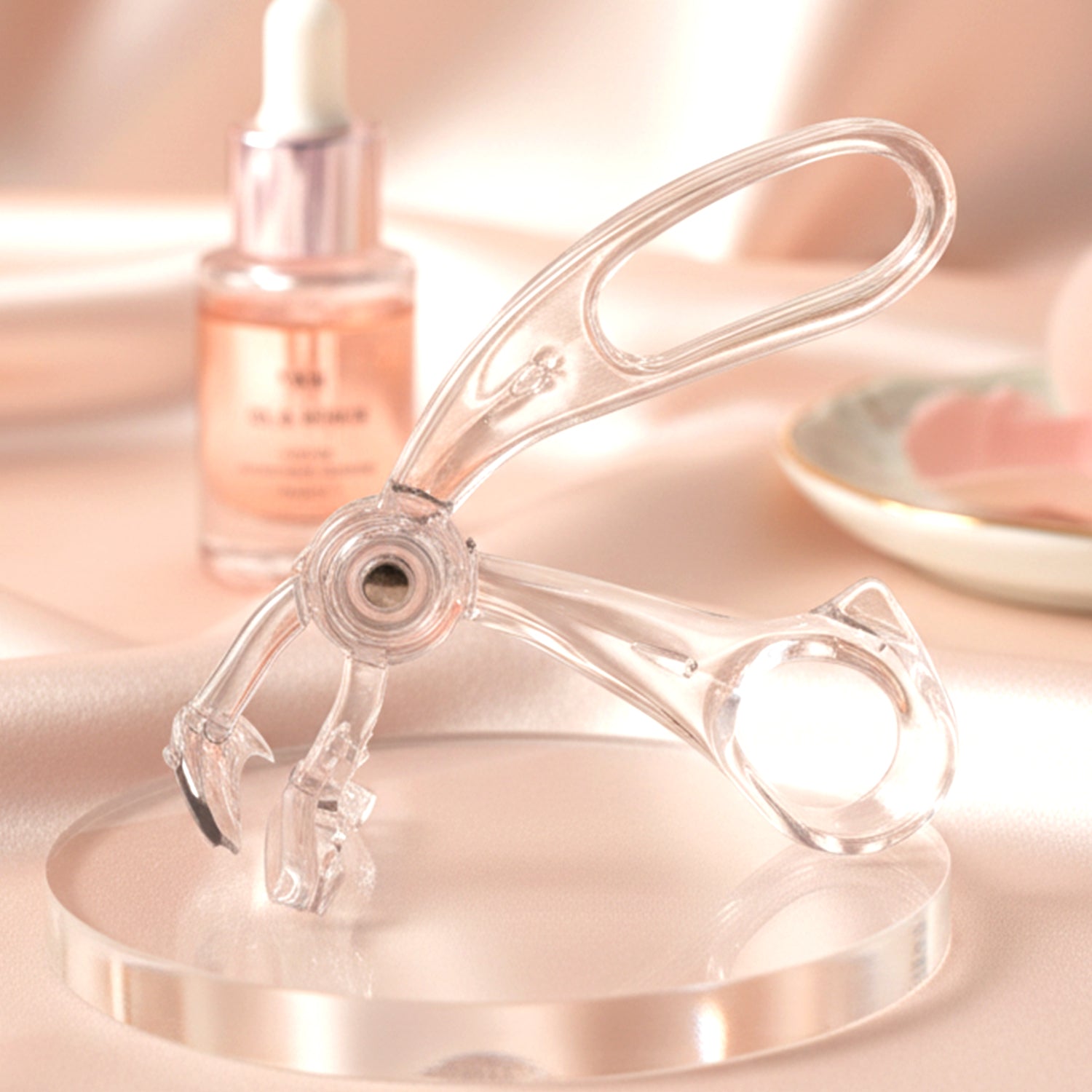 Classic Plastic Eyelash Curler (1 Pc) - Image 5