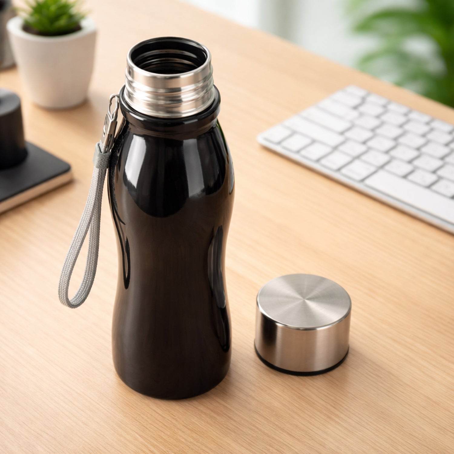 Stainless Steel Water Bottle with Carry Strap 600 ML - Image 5