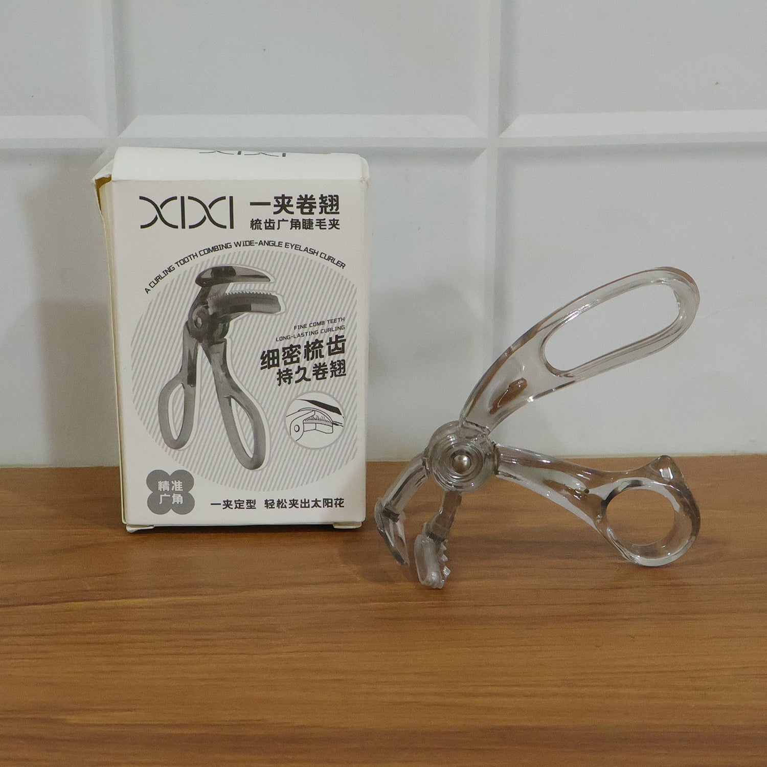 Classic Plastic Eyelash Curler (1 Pc) - Image 8