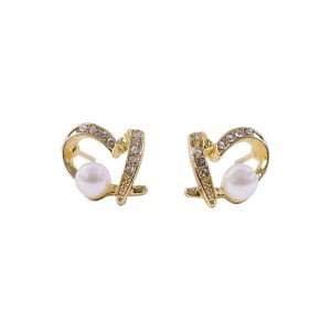 Elegant Pearl & Crystal Heart Design Stud Earrings for Women