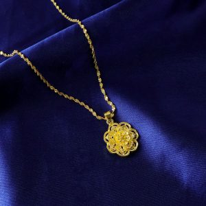 Elegant Floral Design Gold Plated Pendant Necklace (1 Pc)