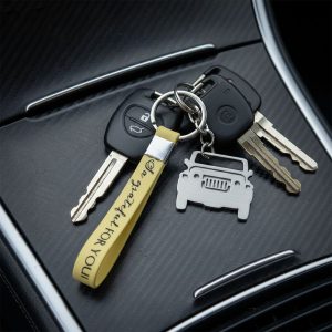 Stylish Dual-Keyring Metal Car Keychain Set (1 Set)