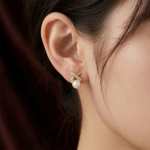 Elegant Pearl Crystal Stud Earrings for Women And Girls