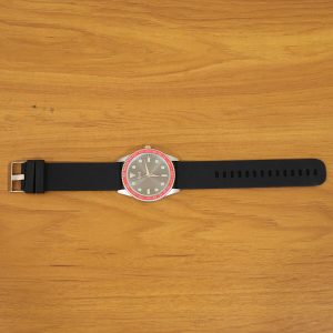 Classic Black Analog Wrist Watch with Rotating Bezel and Sporty Minimalist Dial