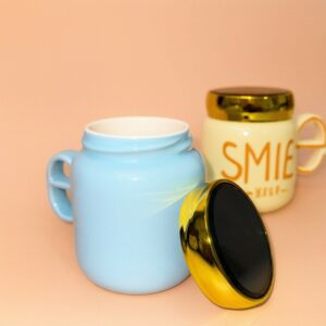Premium Ceramic Coffee Mug with Golden Lid & Stylish Handle – Insulated Drinkware Cup for Tea, Coffee, Milk & Office Use | Leak-Resistant Lid | Cute Printed Design | Ideal Gift for Birthday, Couples, Friends & Home Décor (Pack of 1)