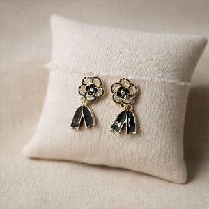 Elegant Korean Style Leaf Pearl Stud Earrings for Women – Gold Plated Designer Party & Daily Wear Earrings