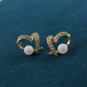Elegant Pearl & Crystal Heart Design Stud Earrings for Women