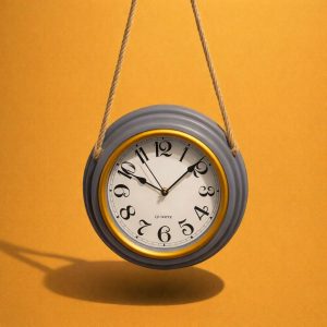 Vintage Style Hanging Wall Clock Quartz Decorative Home Clock