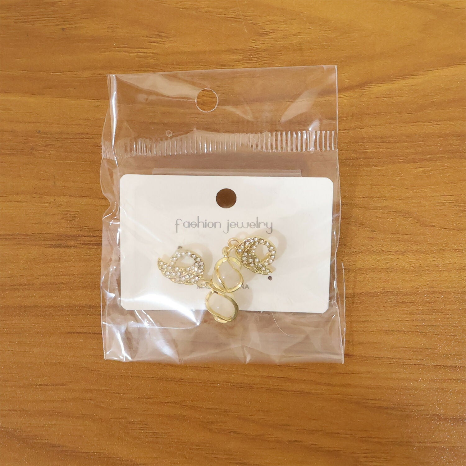 Designer Crystal Encrusted Swan Earrings – Graceful Pearly Drop Statement Jewelry