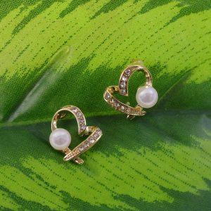 Elegant Pearl & Crystal Heart Design Stud Earrings for Women