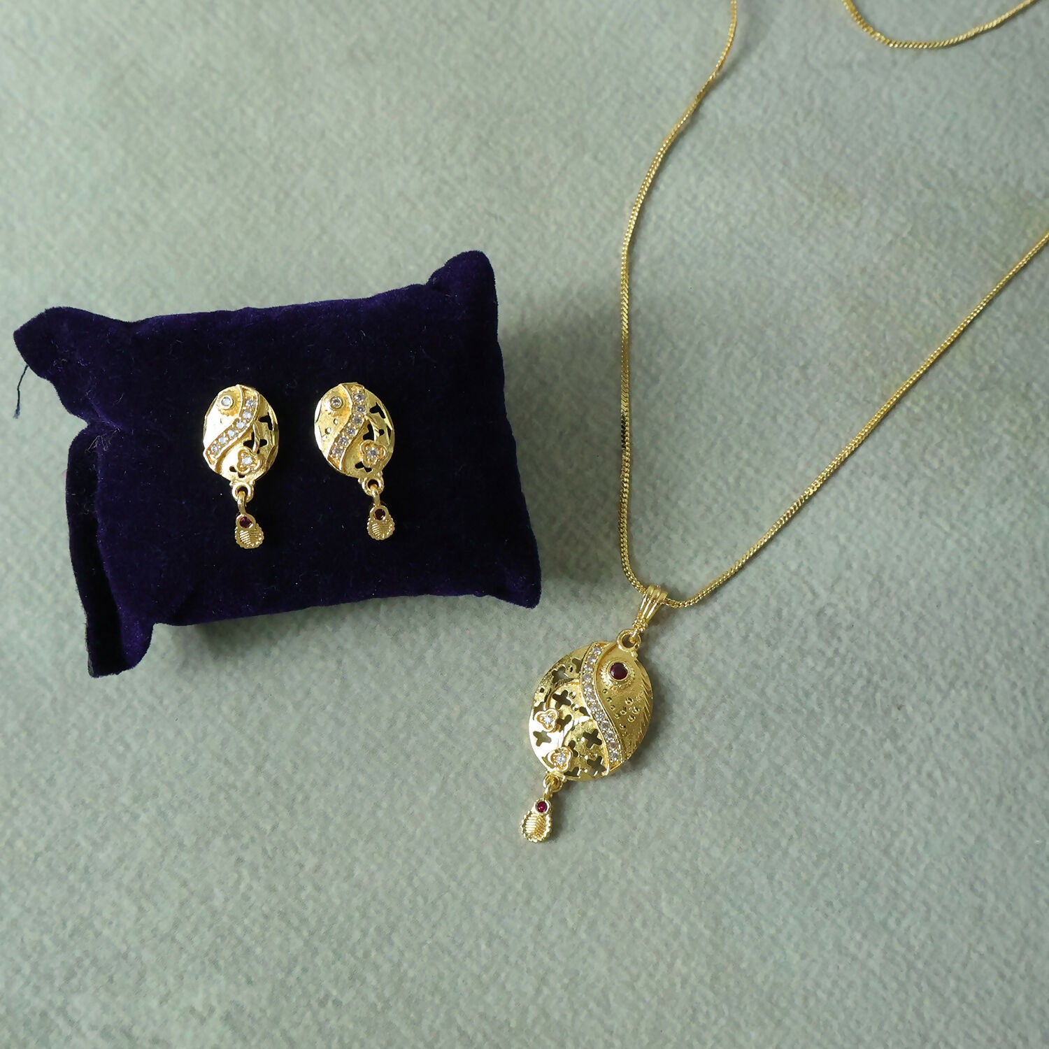 Oval Motif Gold Pendant and Earring Set Elegant Traditional Jewelry Set for Women - Image 3