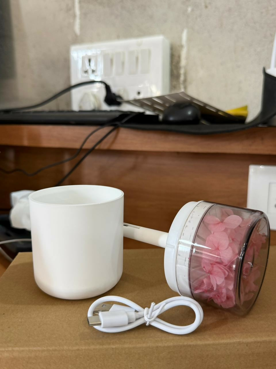 USB Portable Flower Humidifier Diffuser for Desk Home Office (Color may vary) - Image 6