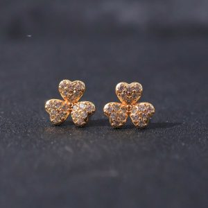 Elegant Clover Flower Design Stud Earrings for Women – Gold Tone Sparkling Floral Earrings